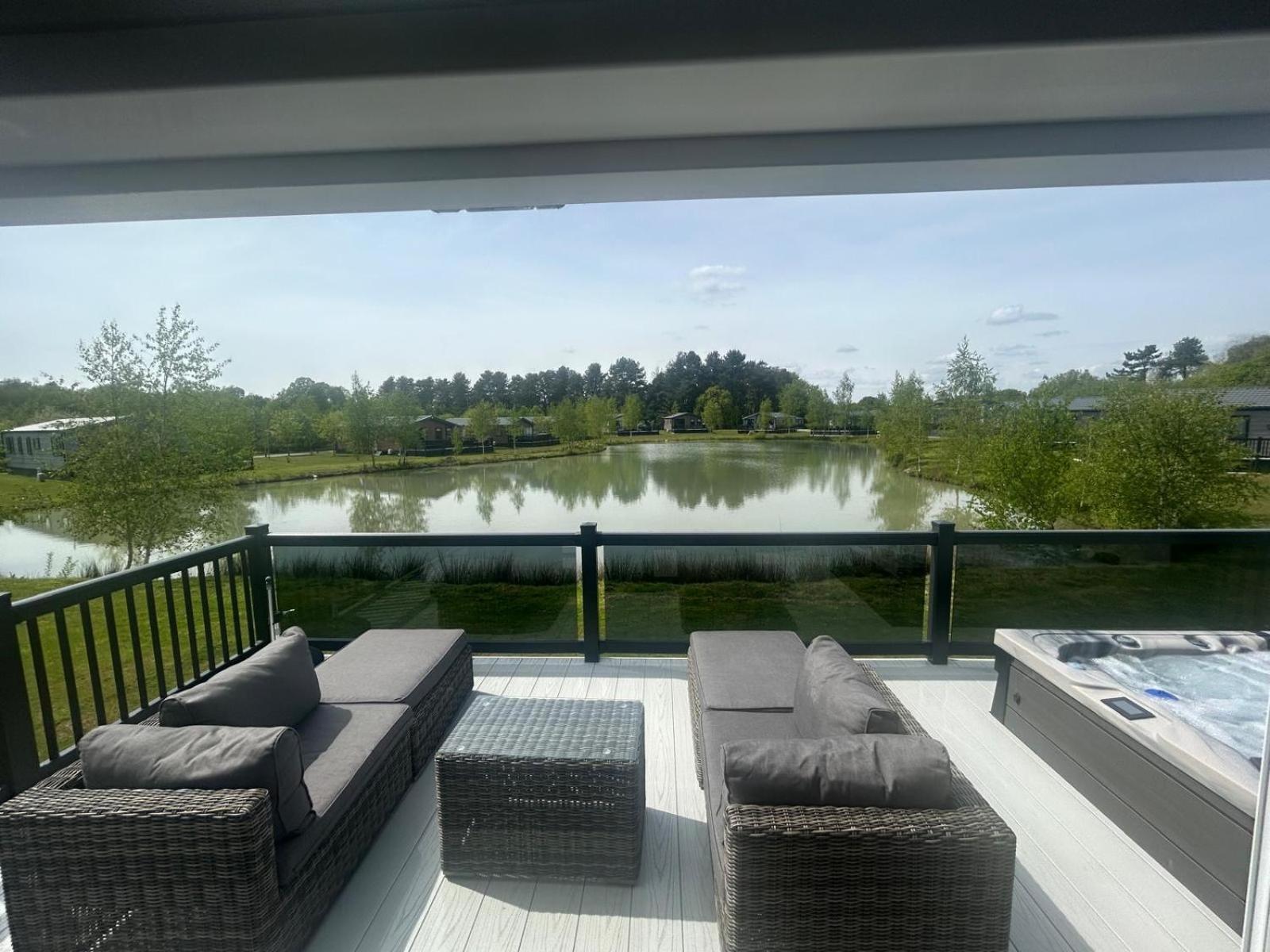 Hotchkin Lodge Woodhall Spa Extérieur photo