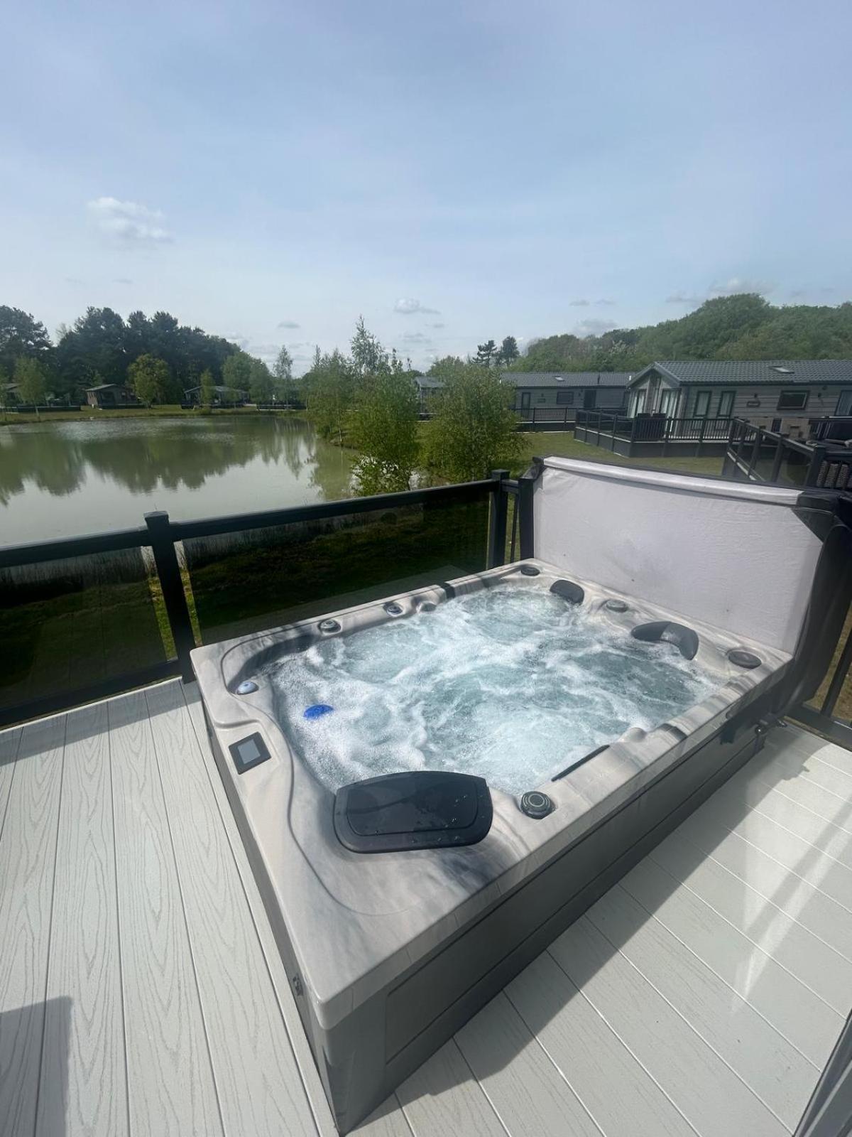 Hotchkin Lodge Woodhall Spa Extérieur photo
